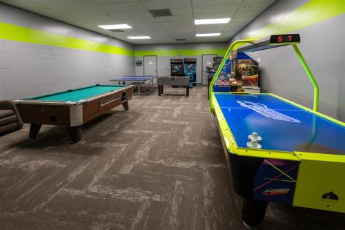 a billiard room with a pool table and two tables at Deschutes River View Eagle Crest in Redmond