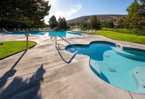a swimming pool with a slide in the middle at Deschutes River View Eagle Crest in Redmond