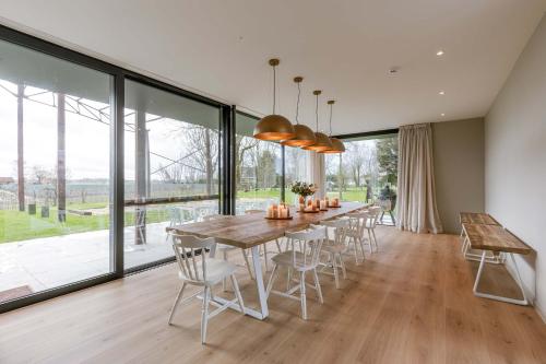 Φωτογραφία από το άλμπουμ του Huswell - Charming Vacation Home with Lush Garden σε Ledegem