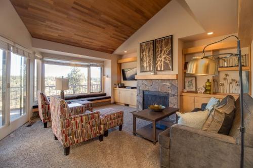 a living room with a couch and a fireplace at Deschutes River View Eagle Crest in Redmond