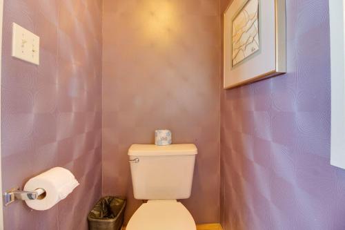 a bathroom with a toilet and a picture on the wall at Deschutes River View Eagle Crest in Redmond