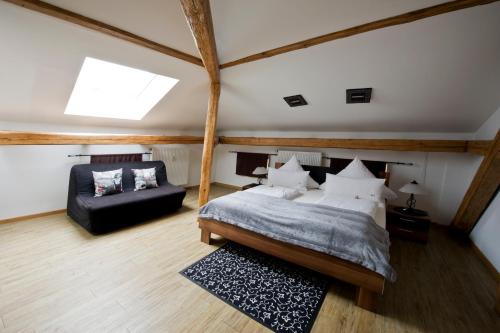 a bedroom with a bed and a couch in a room at Monello Apartments - Charmanter Altbau in Bamberg