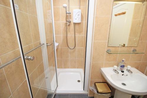 Ένα μπάνιο στο River's Edge Penthouse