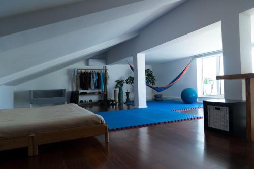a bedroom with a bed and a hammock at Cascais Surf & Nature Home with Terrace & Yoga Gym near Guincho Beach 2 to 6 Guests in Cascais