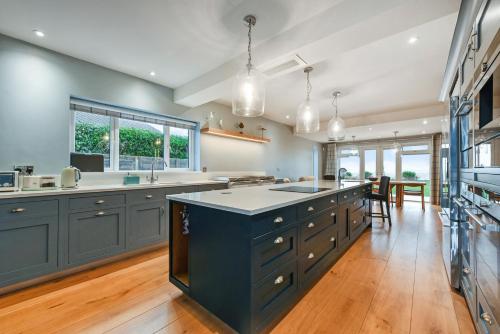 Dapur atau dapur kecil di Sun Beach House