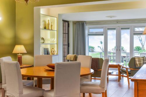 Ruang duduk di Sun Beach House