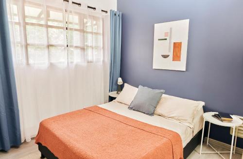 a small bedroom with a bed and a window at Apartahotel Poblado-Aguacatala in Envigado