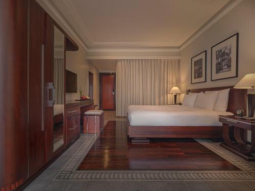 Katil atau katil-katil dalam bilik di Azerai La Residence, Hue