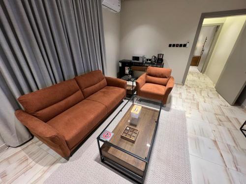 a living room with a couch and two chairs at سويت بغرفة نوم وصالة جانبية in Hail
