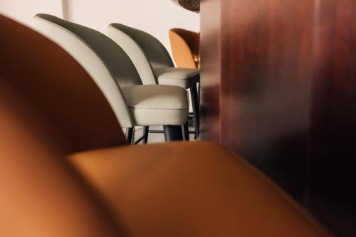 a row of chairs lined up in a row at Sercotel Amistad Murcia in Murcia
