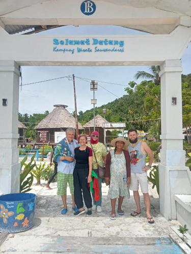 Tetamu yang menginap di Moana Raja Ampat Homestay