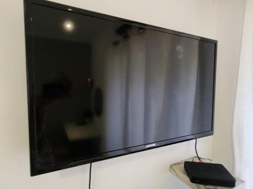 Televisyen dan/atau pusat hiburan di St Lucia Safari Lodge Unit 22