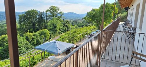 a blue umbrella sitting on top of a balcony at Agriturismo La Pina in Tarzo