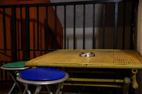 a wooden table and two stools with a bowl on it at Zvezdana noc in Zvezdara