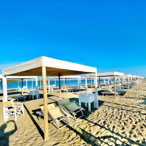 Gallery image of Regina Beach Holiday Apartments in Tirrenia