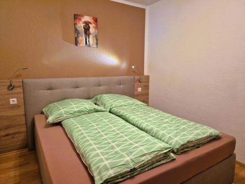 Letto o letti in una camera di Sonnenschein1R mit Terrasse und Garten
