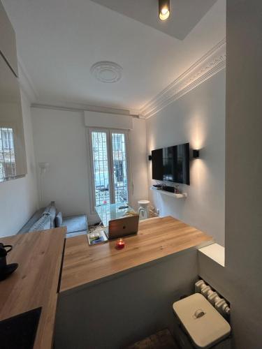 Chic Flat Near the Beach