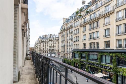 PARIS PASSY Spacieux 2 Chambres Balcon