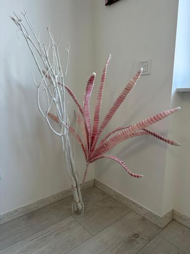 a metal sculpture of a plant in a room at KOMFORT FerienWohnung NeuBau Merzig in Merzig