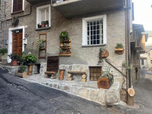 a stone building with plants on the side of it at Sorriso Berzo Apartment with Stunning Views in Berzo