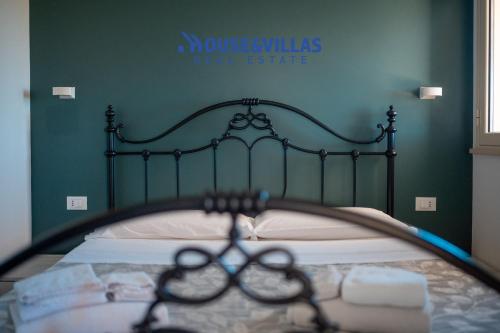 a bed with a metal headboard in a green bedroom at Villa Zuzana in Calabernardo