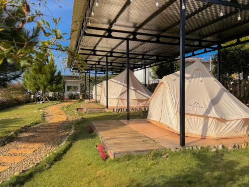 Κήπος έξω από το Ki-ss House Coffee and Glamping