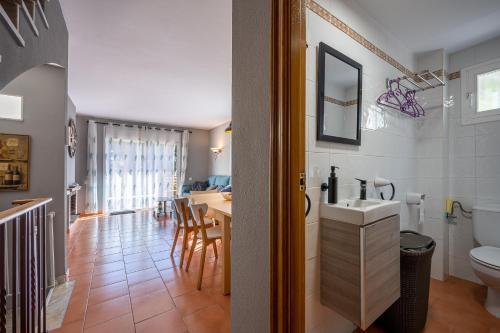 Gambar di galeri bagi CAN LOLA Estupenda casa de 4 habitaciones con jardín a 150 metros de la playa di Torredembarra