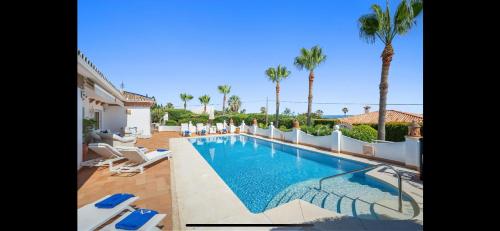 Villa Las Palmeras with heated pool, La Cala de Mijas