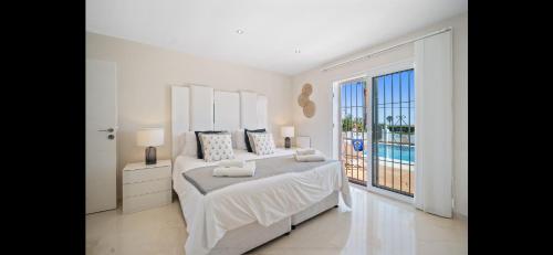 Villa Las Palmeras with heated pool, La Cala de Mijas