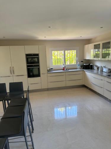Villa Las Palmeras with heated pool, La Cala de Mijas