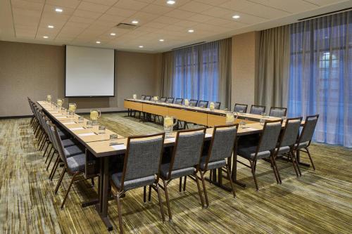a large conference room with a long table and chairs at Courtyard Baltimore Downtown/McHenry Row in Baltimore