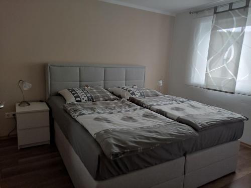 a bedroom with two beds and a window at Ferienwohnung Mai, 63qm in Plettenberg
