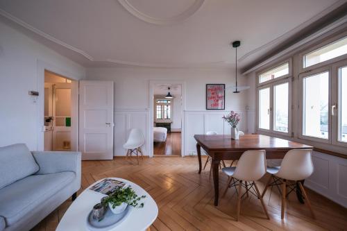 a living room with a table and a couch at Boutique Apartment Lakeview Luzern 2 in Luzern