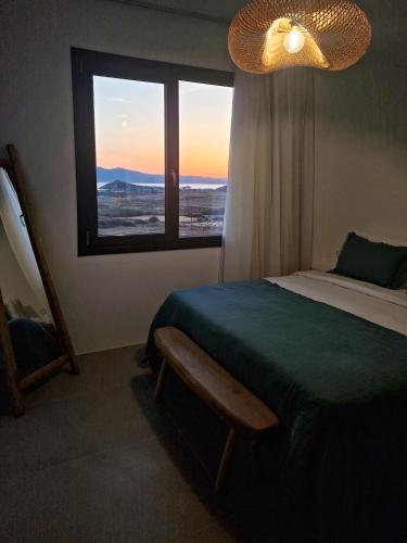 Ένα ή περισσότερα κρεβάτια σε δωμάτιο στο Mikri Vigla Villas with private swimming pool