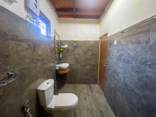 a bathroom with a toilet and a shower at Barrow family cabana in Nuwara Eliya