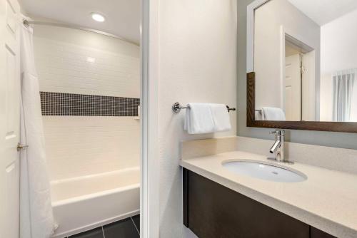 Bagno di Sonesta ES Suites Dulles Airport