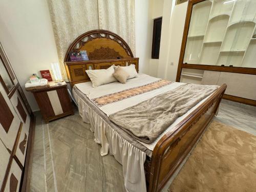Ένα ή περισσότερα κρεβάτια σε δωμάτιο στο Al Buraq Guest House