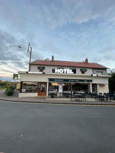 Afbeelding uit fotogalerij van Auberge du pont canal in Briare