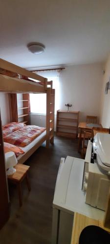 Postel nebo postele na pokoji v ubytování U Monoskiera