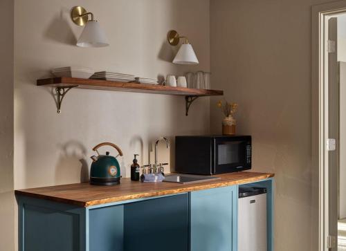 a kitchen with a counter with a microwave and a sink at Black Bear Lodge in South Lake Tahoe