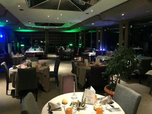 Εστιατόριο ή άλλο μέρος για φαγητό στο Logis Hôtel restaurant Bel Horizon
