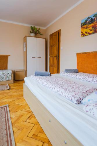 a bedroom with two beds in a room at Rózsakert in Romhány