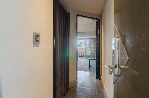 a hallway with a door leading to a room at Prodeo Hotel + Lounge in Buenos Aires