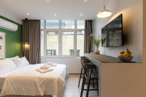 Yellow Door, Nilie Hospitality MGMT