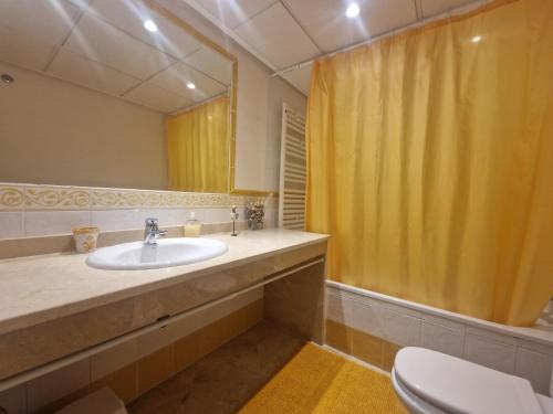 Koupelna v ubytování Apartamento Golf de Lujo en Alcaidesa Vista al Mar