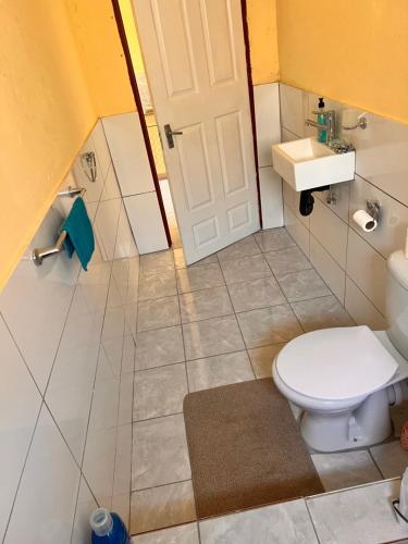 Ένα μπάνιο στο HavenNest Guest House