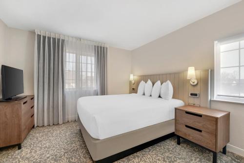 TV o dispositivi per l'intrattenimento presso Sonesta ES Suites Dulles Airport