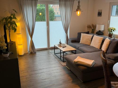 a living room with a couch and a table at Ferienwohnung Voerde-Götterswickerhamm-"die Perle am Niederrhein" in Götterswickerhamm