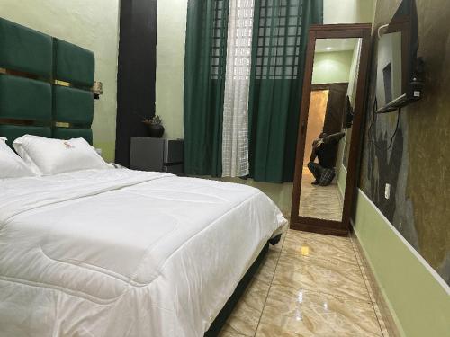 Ένα ή περισσότερα κρεβάτια σε δωμάτιο στο Comfort INN Hotel & Suits