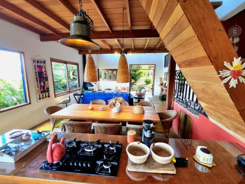 a kitchen with a table and a stove in a room at Casa Terras Altas in Ibicoara